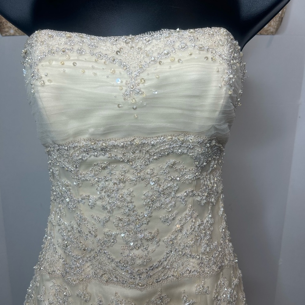 Maggie Sottero size 8 cream color wedding dress - Picture 2 of 8